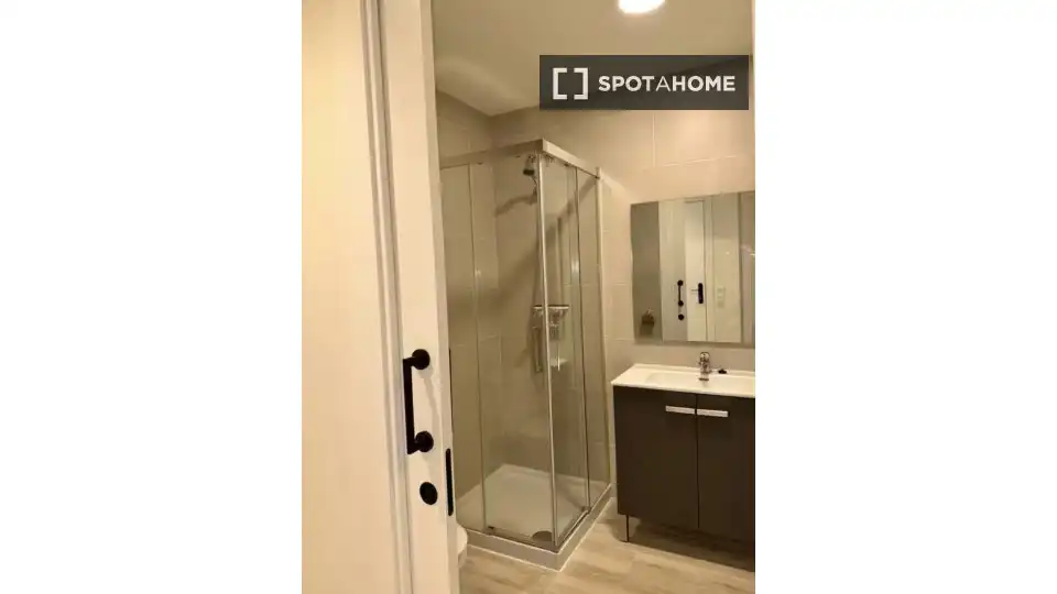 Badezimmer von Wohnung zur Miete in Torelló mit Klimaanlage, Heizung und Möbliert