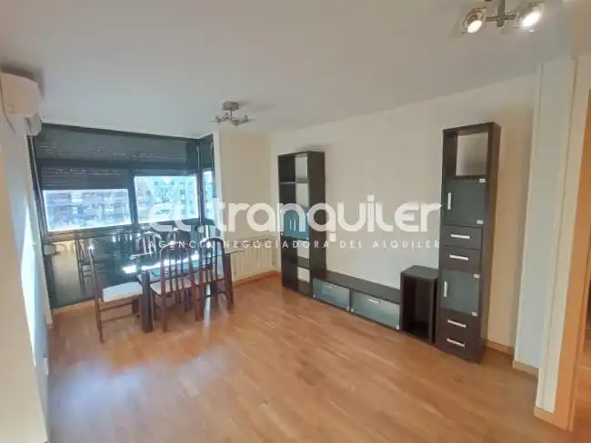 Wohnung zur Miete in Madrid mit Klimaanlage, Terrasse und Schwimmbad