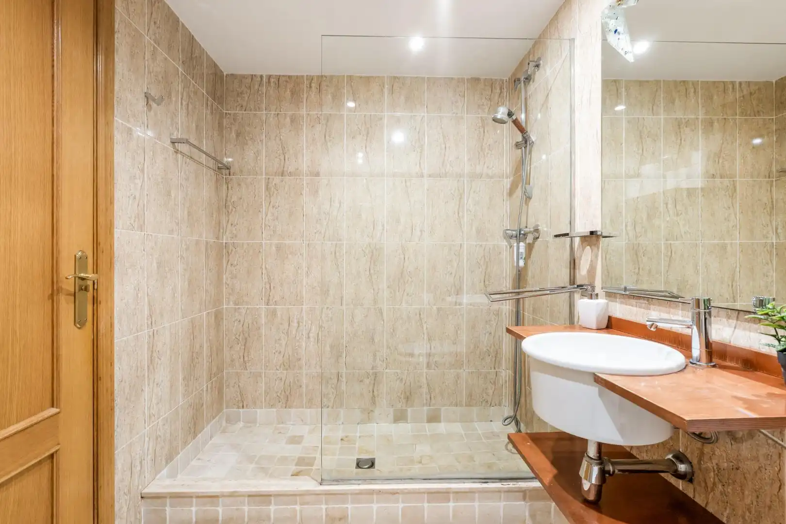 Bathroom of Flat for sale in Mataró  with Air Conditioner, Heating and Private garden