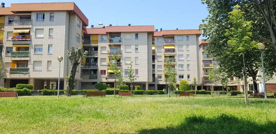 Pis amb jardí de lloguer a Zinkunegi Kalea