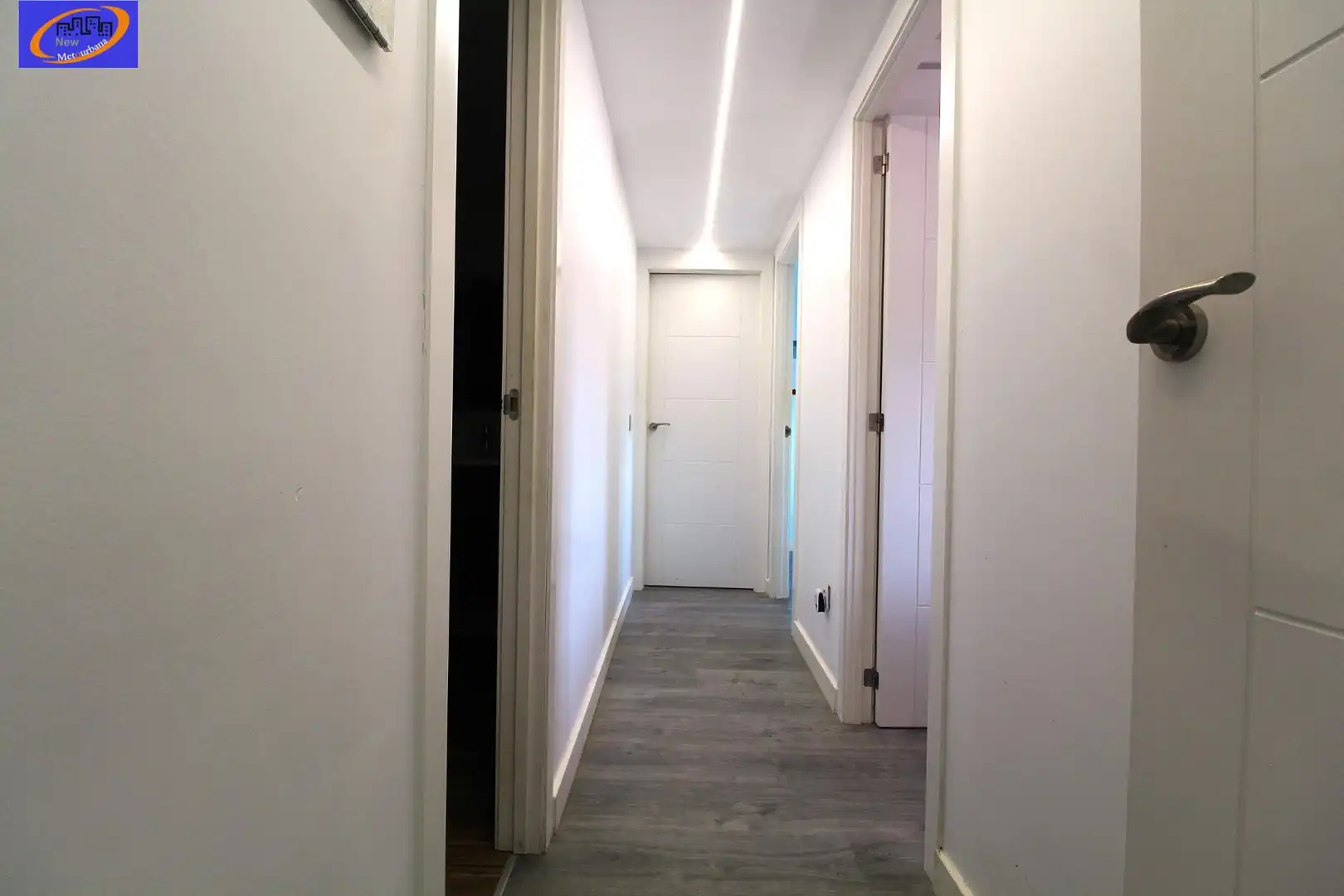 Flat for sale in Valencia  with Air Conditioner, Heating and Storage room