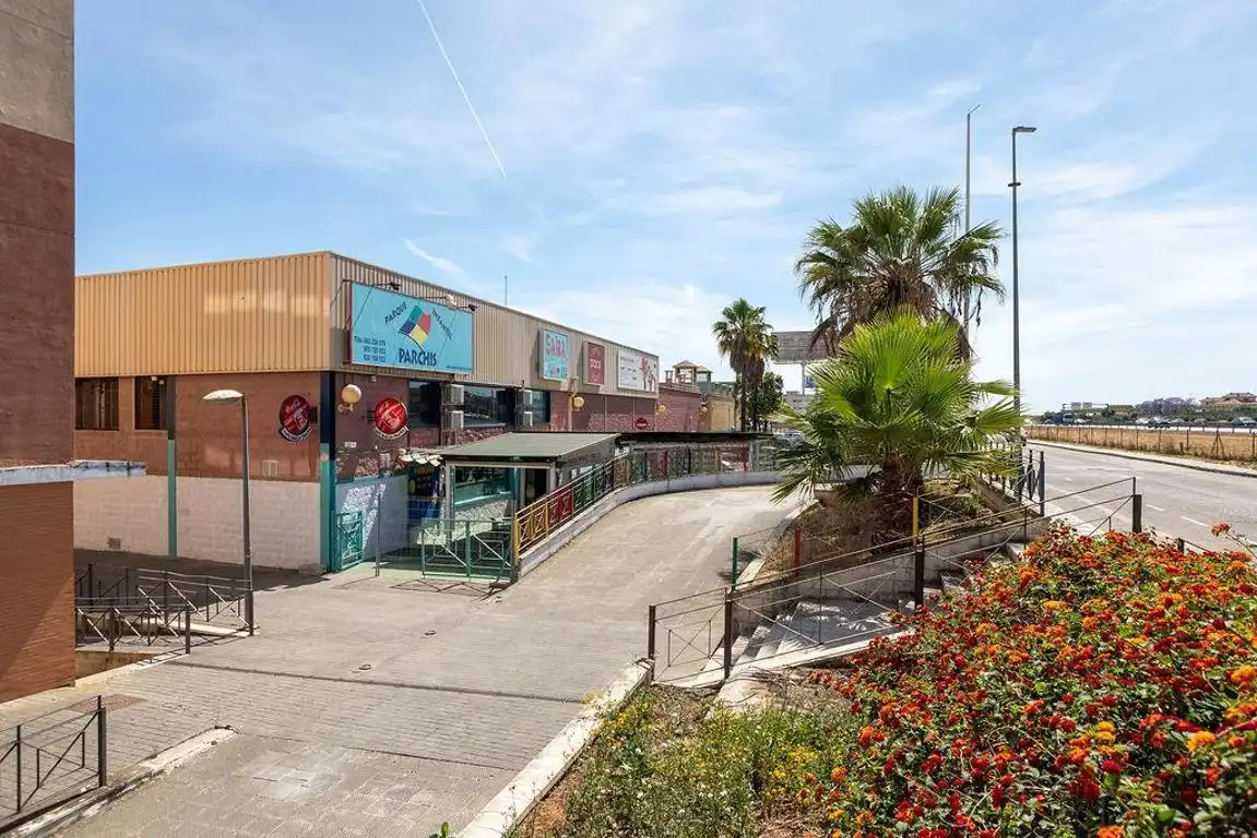 Vista exterior de Nave industrial en venta en Avenida Juan Diego