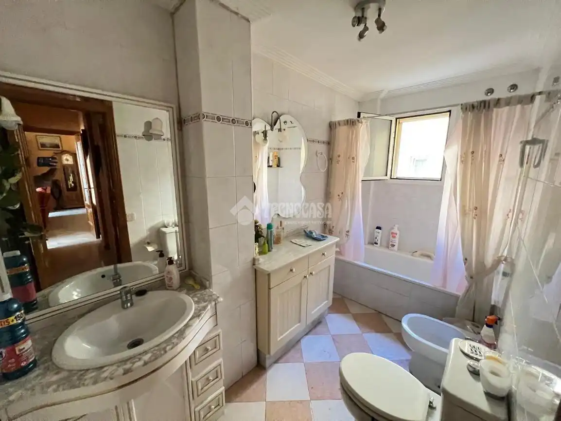 Baño de Piso en venta en Dos Hermanas con Terraza
