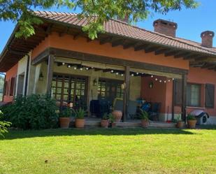 Jardí de Casa o xalet en venda en Piloña amb Calefacció, Terrassa i Traster