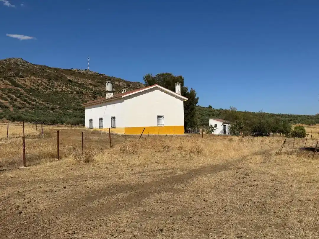 Vista exterior de Pis en venda en Cabeza del Buey amb Jardí privat i Traster
