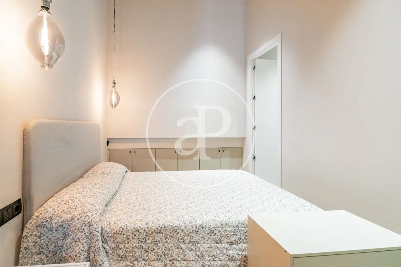 Schlafzimmer von Wohnung zur Miete in Madrid mit Klimaanlage, Heizung und Möbliert