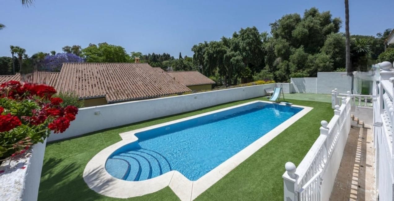 Piscina de Casa o xalet en venda en Sotogrande amb Aire condicionat, Jardí privat i Terrassa