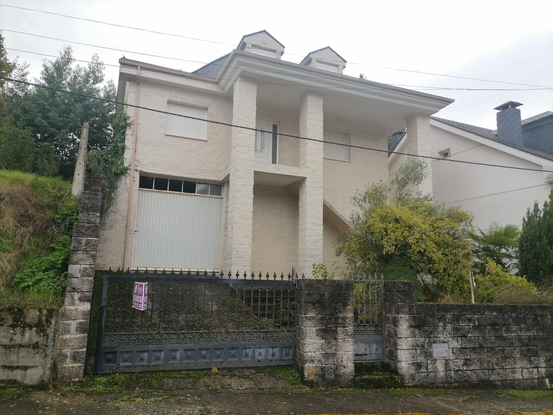 Vista exterior de Casa o xalet en venda en Villafranca del Bierzo amb Jardí privat