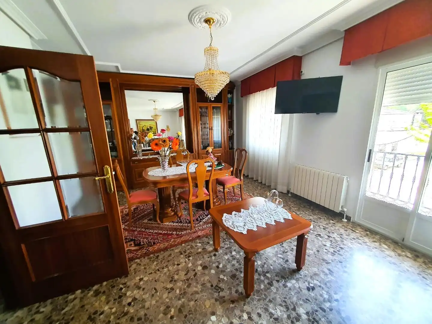 Menjador de Casa o xalet en venda en Peal de Becerro amb Aire condicionat, Calefacció i Terrassa