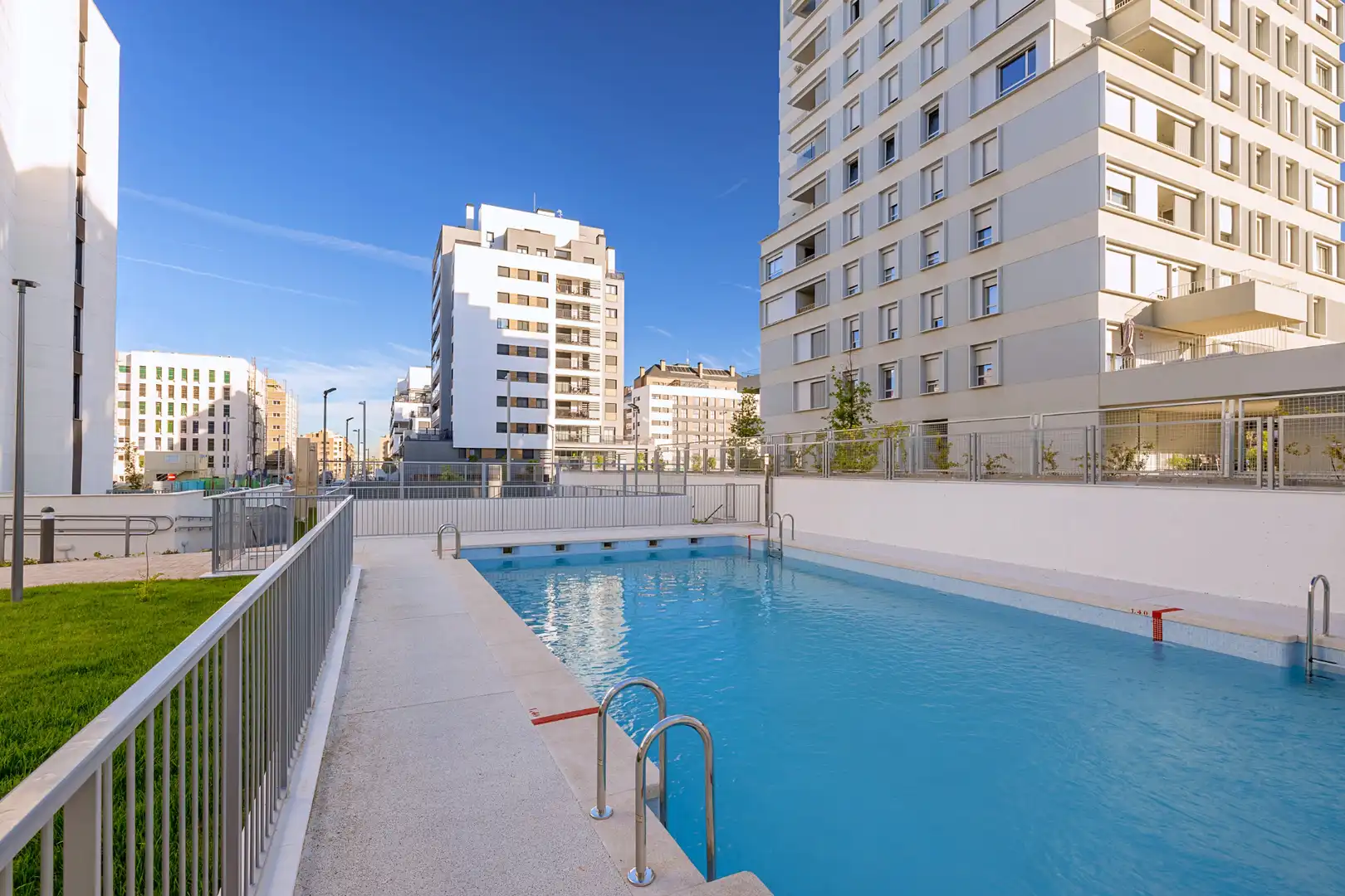 Piscina de Pis en venda en Madrid amb Aire condicionat, Terrassa i Traster