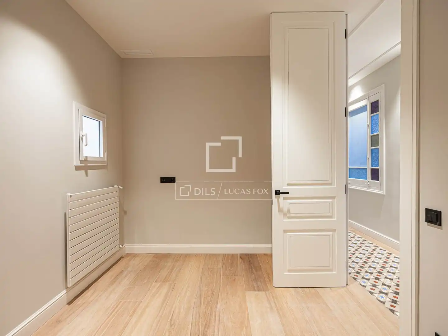 Wohnung zum Verkauf in Barcelona mit Klimaanlage, Heizung und Balkon