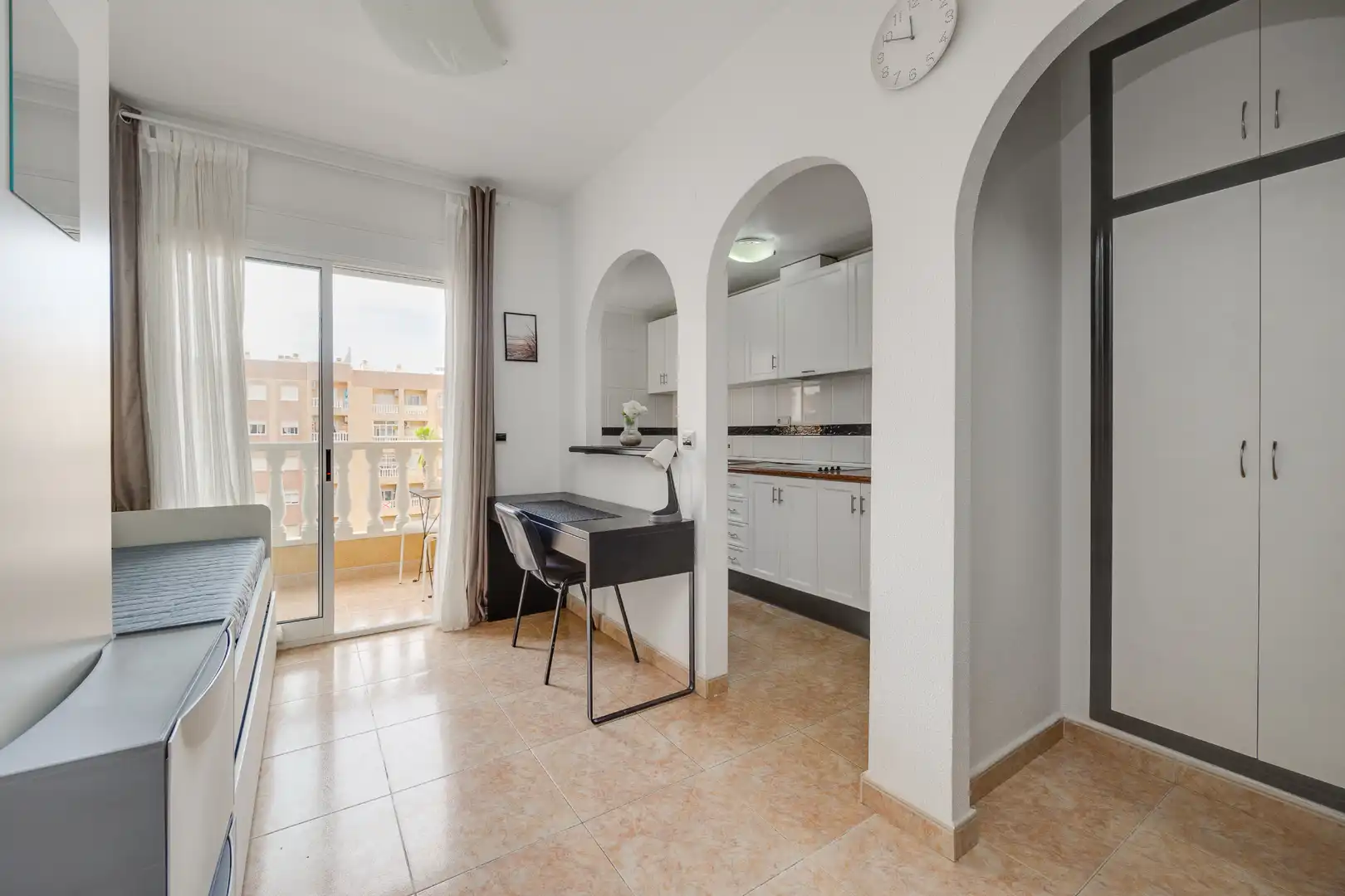 Cocina de Estudio en venta en Torrevieja con Terraza, Amueblado y Piscina comunitaria