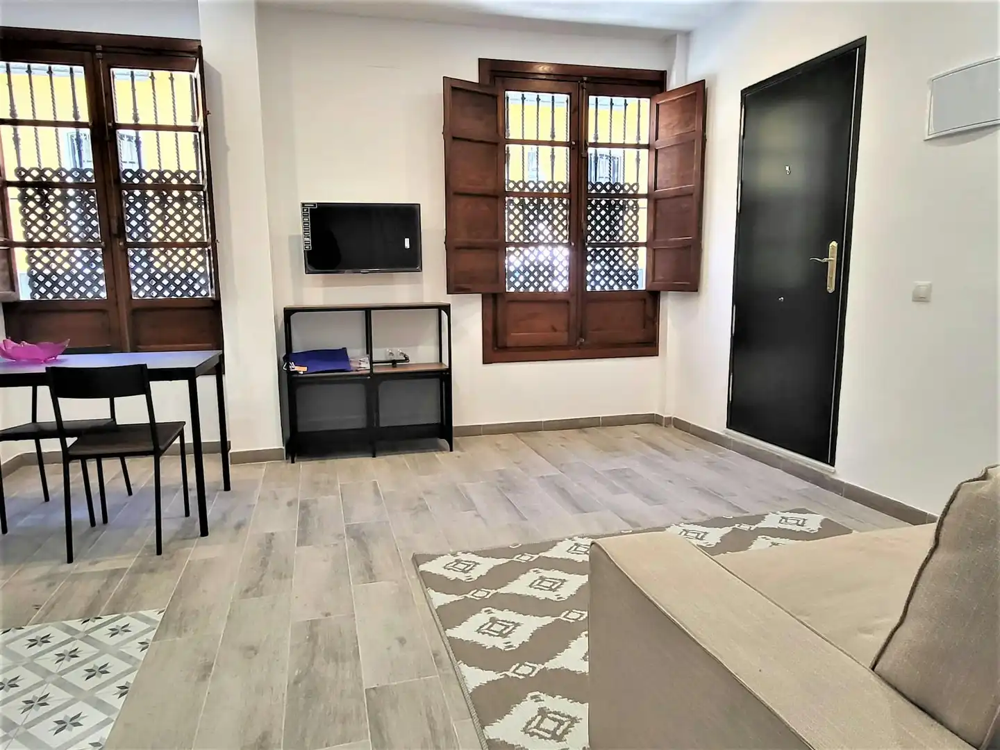 Wohnzimmer von Wohnung zur Miete in Sevilla mit Klimaanlage, Heizung und Privatgarten