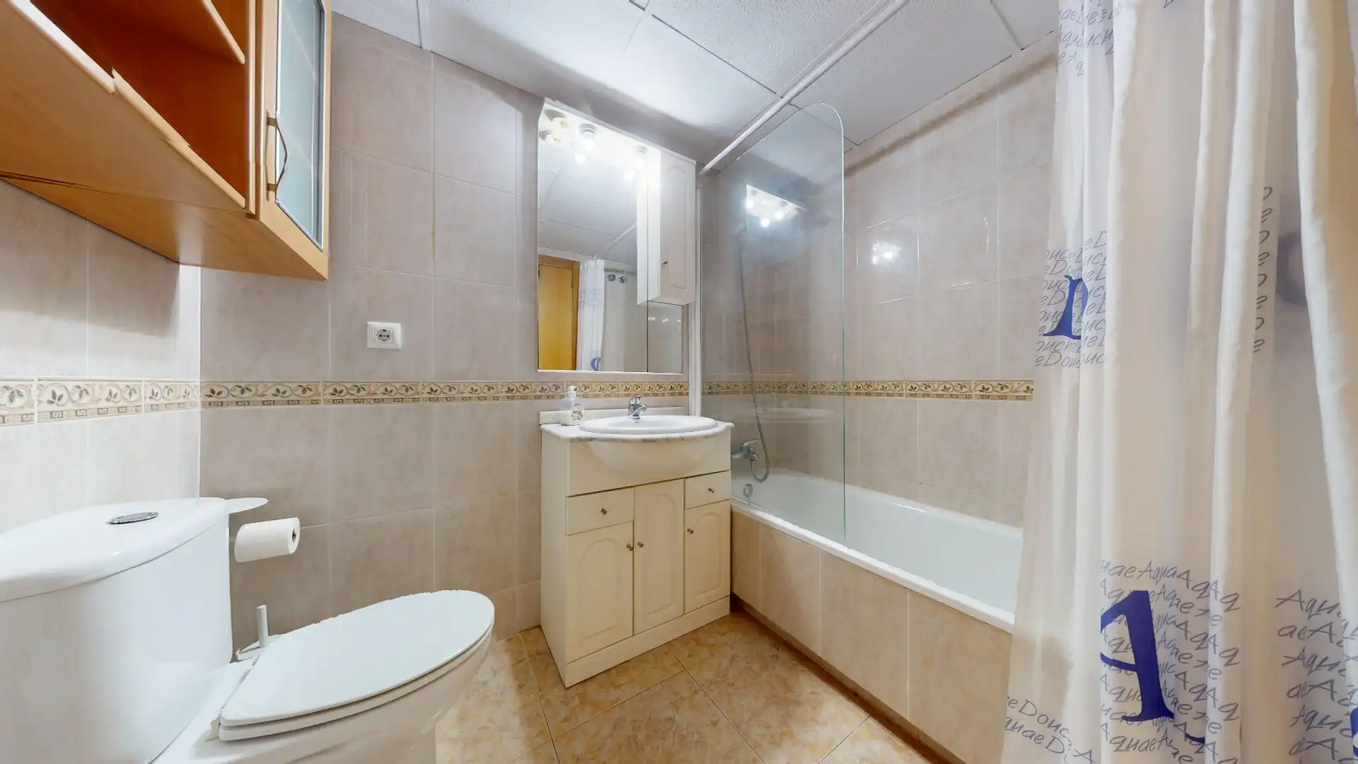 Baño de Piso en venta en Los Alcázares con Aire acondicionado, Terraza y Amueblado