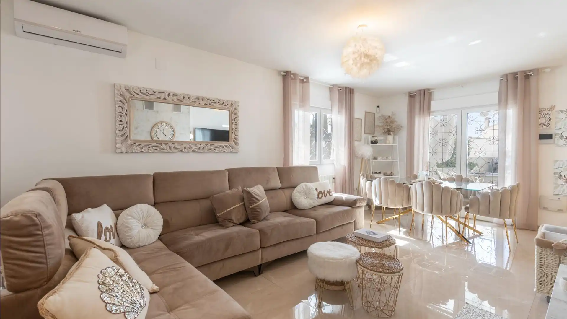 Sala d'estar de Casa o xalet en venda en Peligros amb Aire condicionat, Terrassa i Jacuzzi