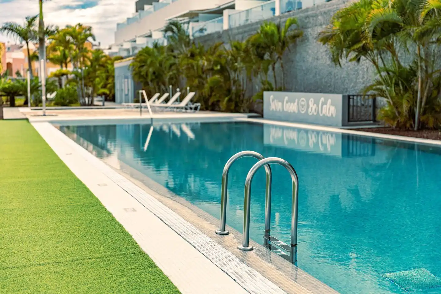 Schwimmbecken von Dachboden zum Verkauf in Adeje mit Klimaanlage, Abstellraum und Möbliert