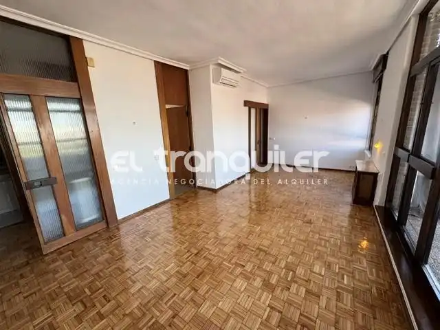 Sala d'estar de Àtic de lloguer en Madrid amb Aire condicionat, Parquet i Terrassa