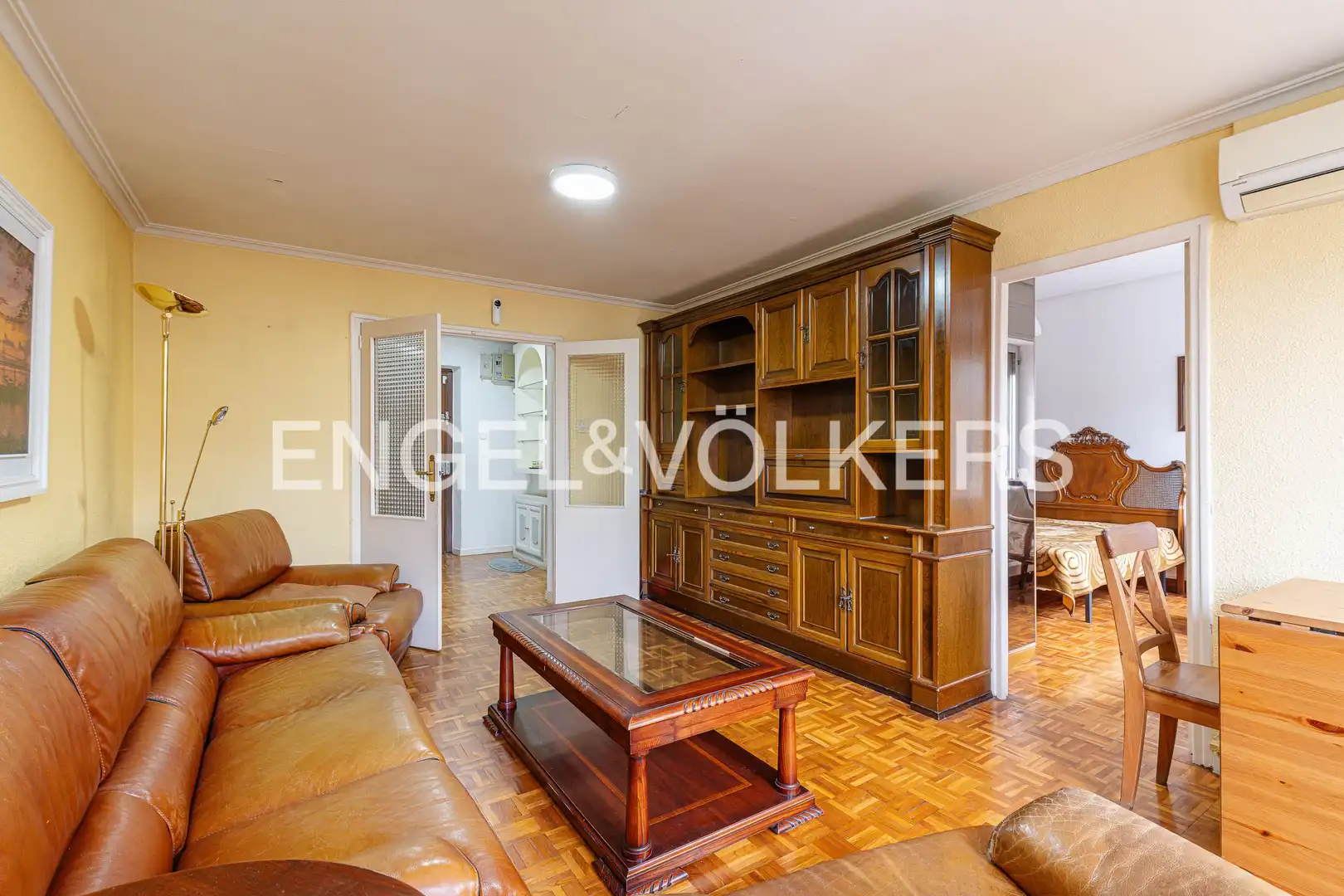 Sala d'estar de Casa adosada en venda en Madrid amb Aire condicionat, Calefacció i Jardí privat