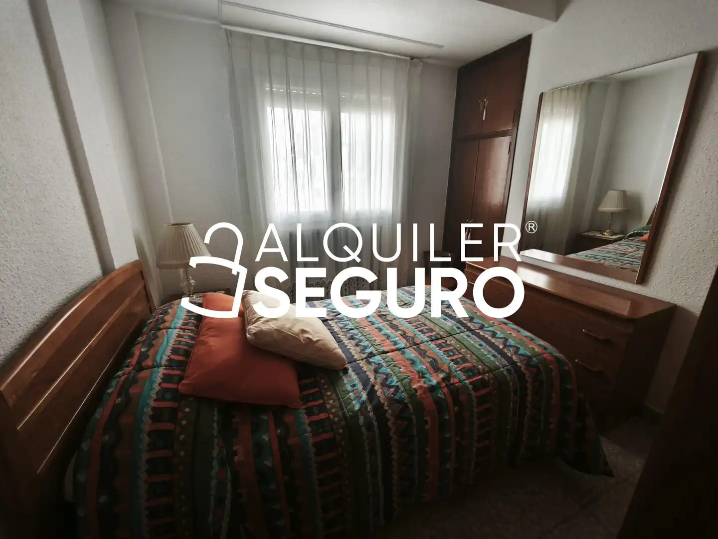 Piso de alquiler en del Sepulcro , La Magdalena