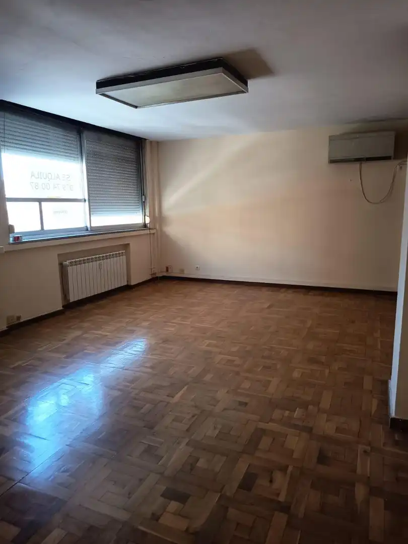 Schlafzimmer von Büro zur Miete in Palencia mit Klimaanlage und Heizung