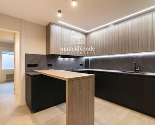 Kitchen of Flat to rent in  Madrid Capital  with Air Conditioner, Heating and Furnished