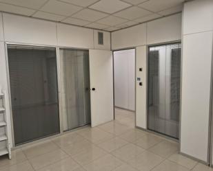 Local de lloguer en  Zaragoza Capital amb Aire condicionat, Calefacció i Moblat