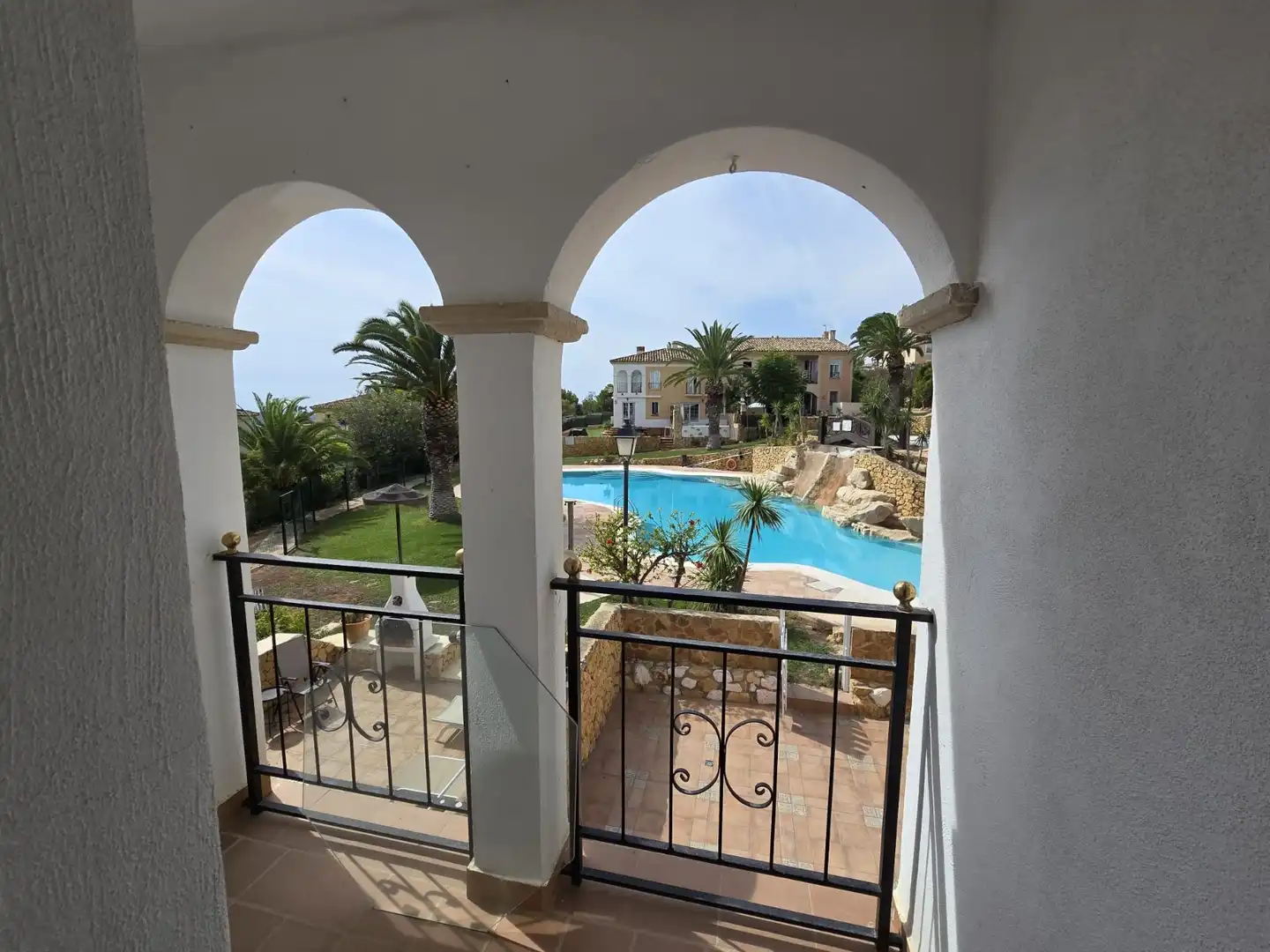 Bungalow con piscina in affitto a Golf Bahía, imagen 3