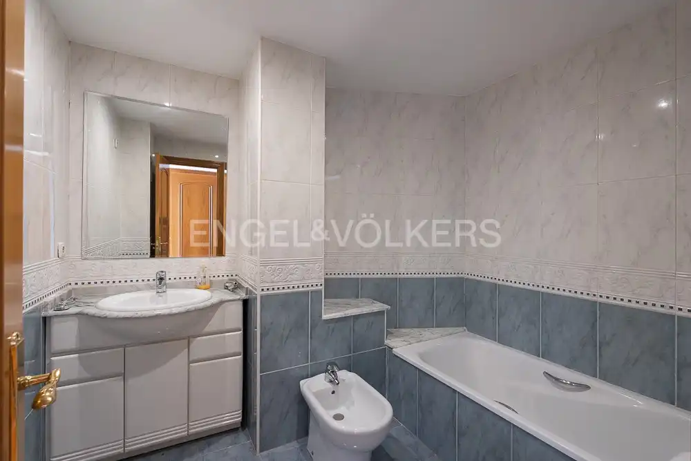 Bany de Àtic de lloguer en Valencia amb Aire condicionat, Calefacció i Parquet