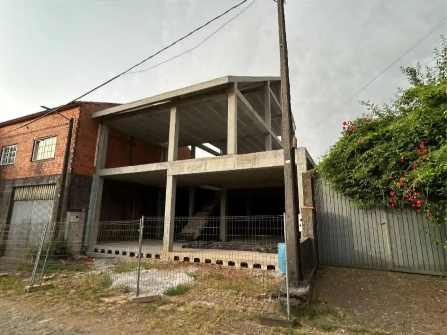 Vista exterior de Casa o xalet en venda en Santiago de Compostela  amb Balcó