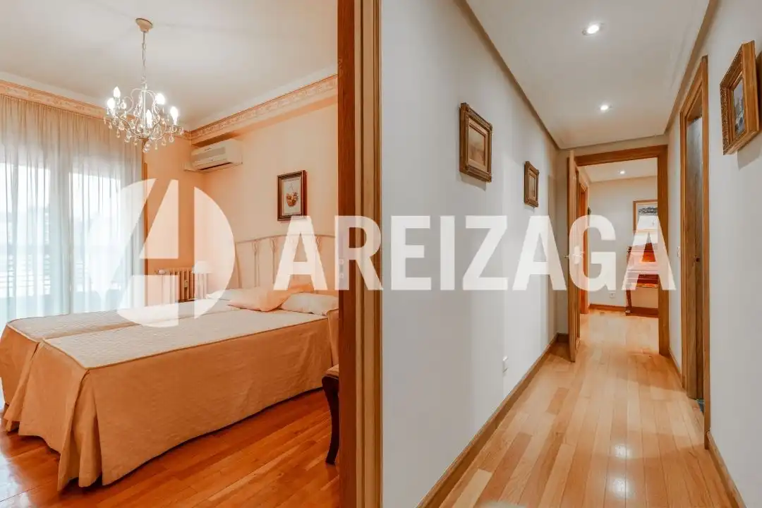 Dormitori de Pis en venda en Donostia - San Sebastián  amb Aire condicionat, Calefacció i Terrassa