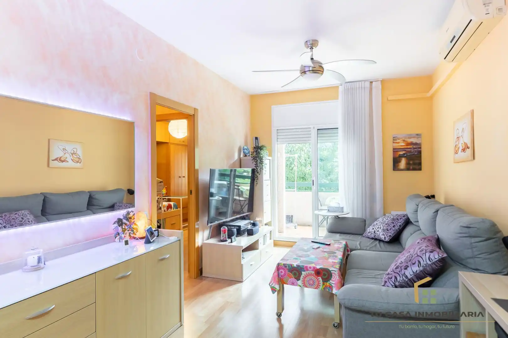 Living room of Flat for sale in Badalona  with Air Conditioner, Heating and Storage room