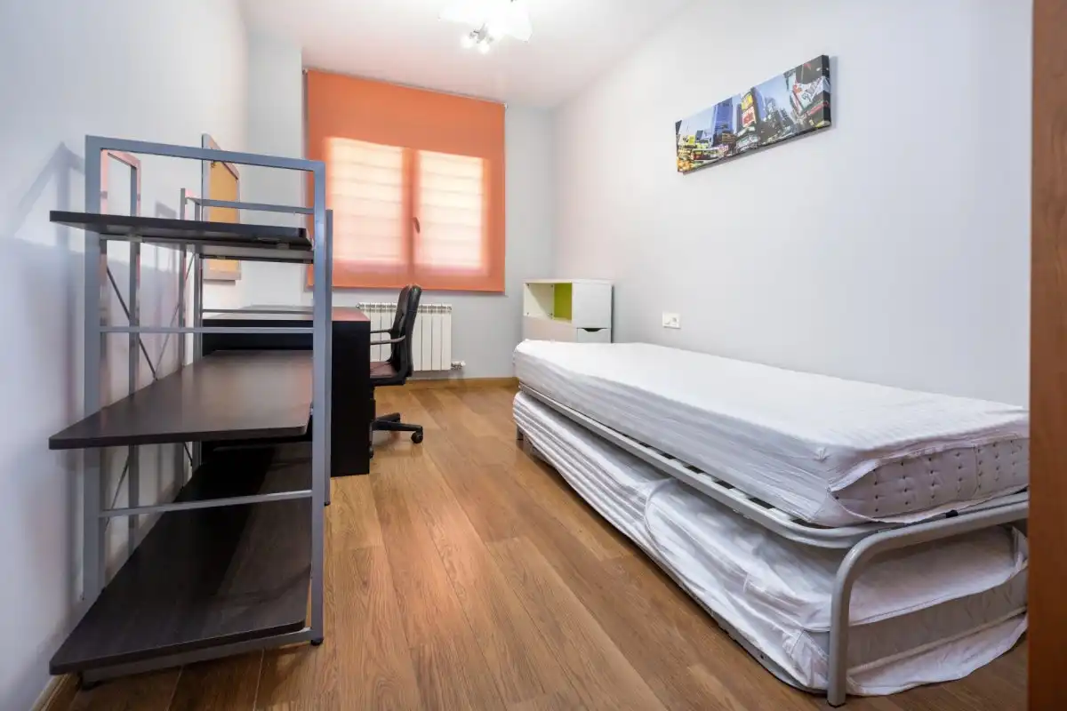 Bedroom of Flat for rent in Granada  with Heating, Private garden and Storage room