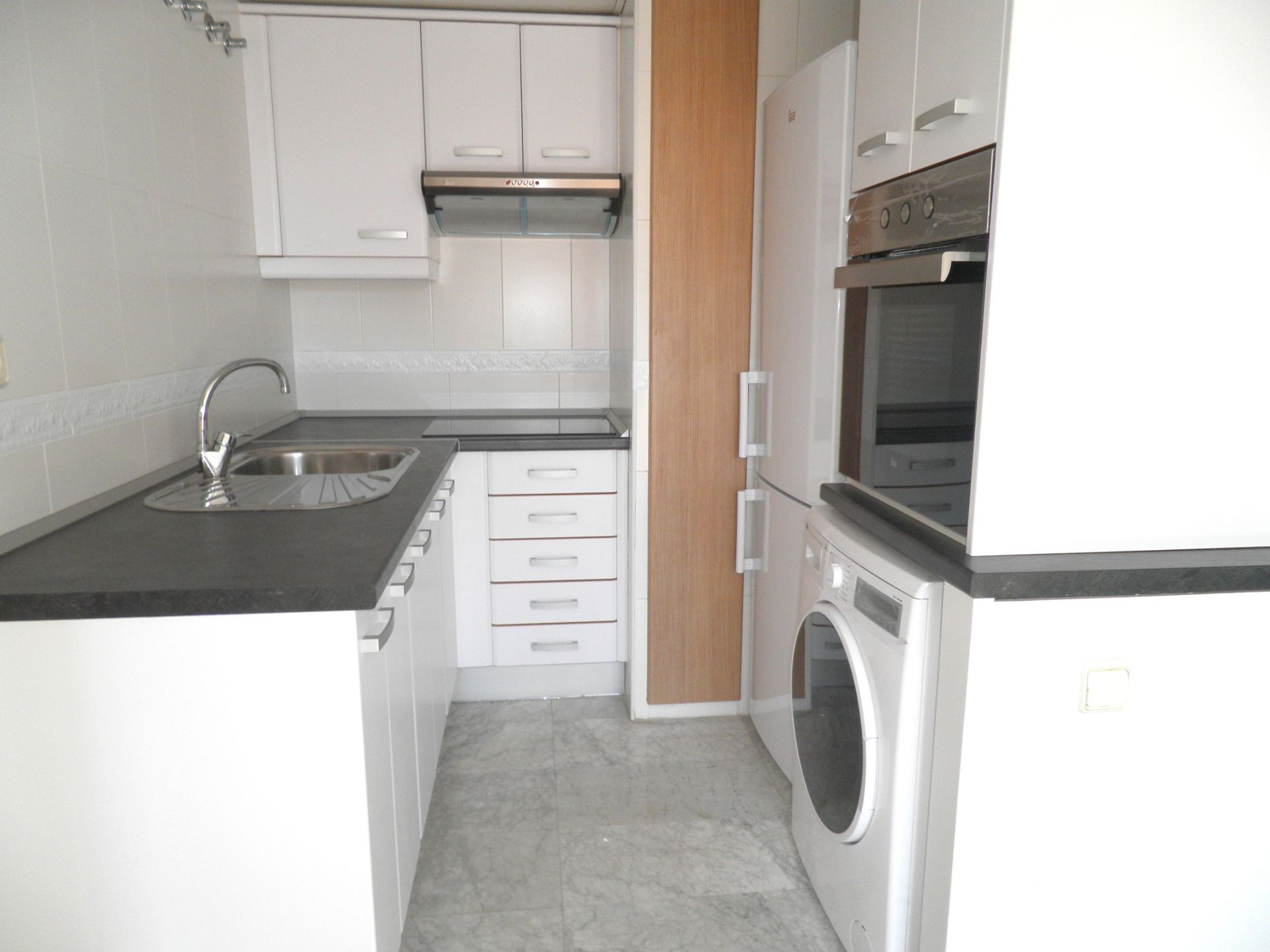 Kitchen of Flat to rent in  Madrid Capital  with Air Conditioner, Heating and Oven