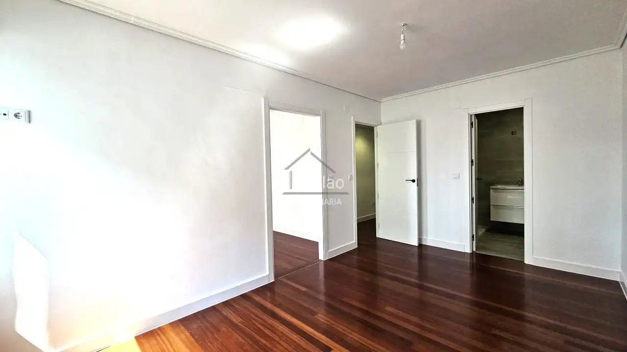 Habitación de Piso en venta en Ferrol con Calefacción y Trastero