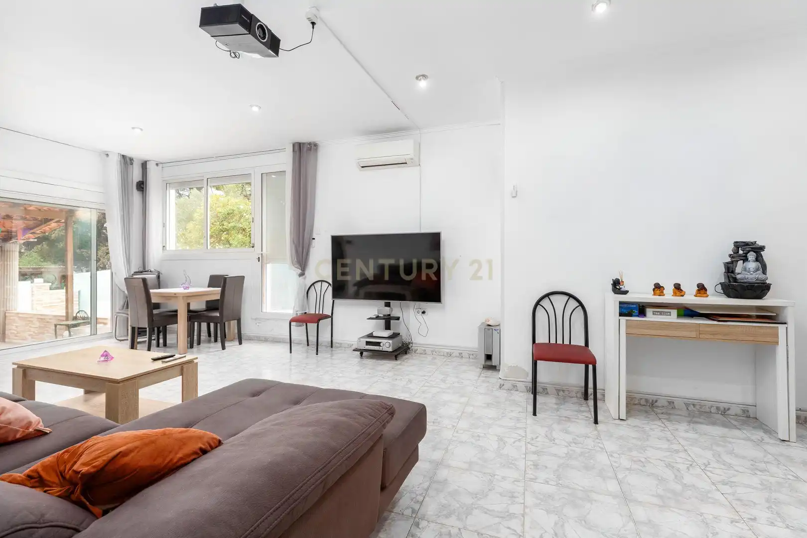 Sala de estar de Casa o chalet en venta en Lliçà d'Amunt con Aire acondicionado, Microondas y TV