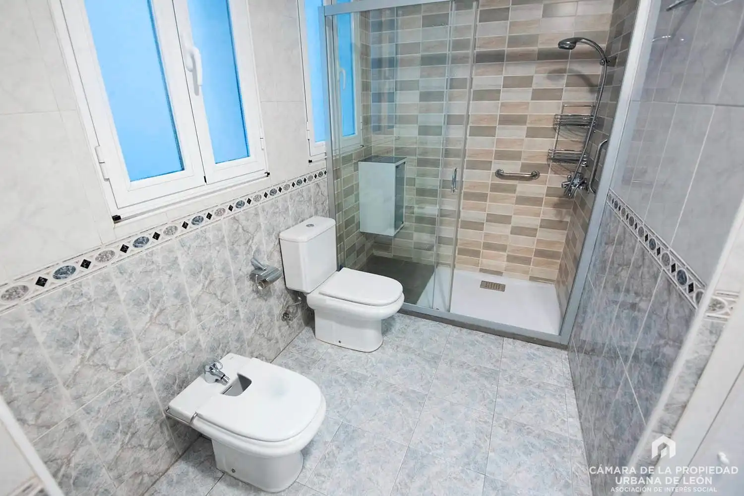 Badezimmer von Wohnung zur Miete in León Capital 