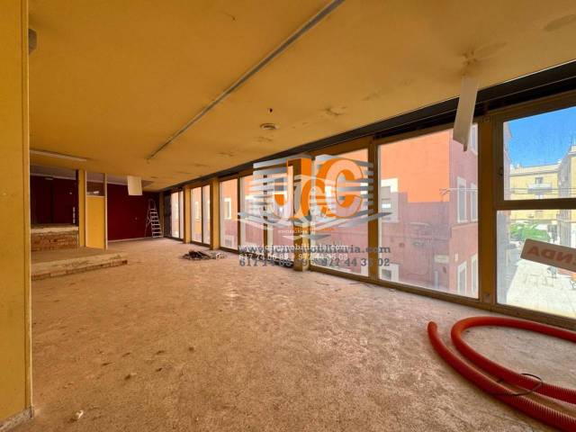 Local comercial en Alquiler en Lluís Millet en Centre