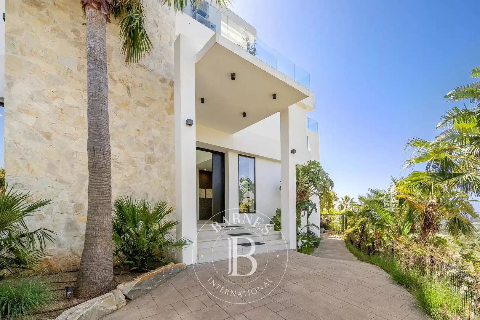 Vista exterior de Casa o xalet de lloguer en Estepona amb Aire condicionat, Calefacció i Piscina