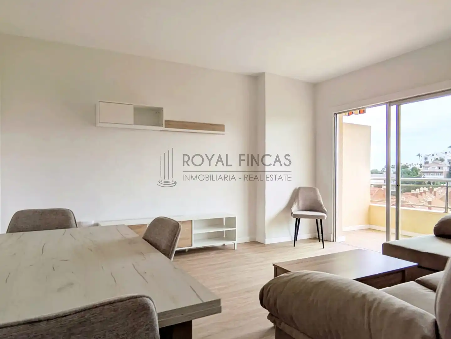 Sala d'estar de Pis en venda en Benalmádena amb Terrassa, Moblat i Forn