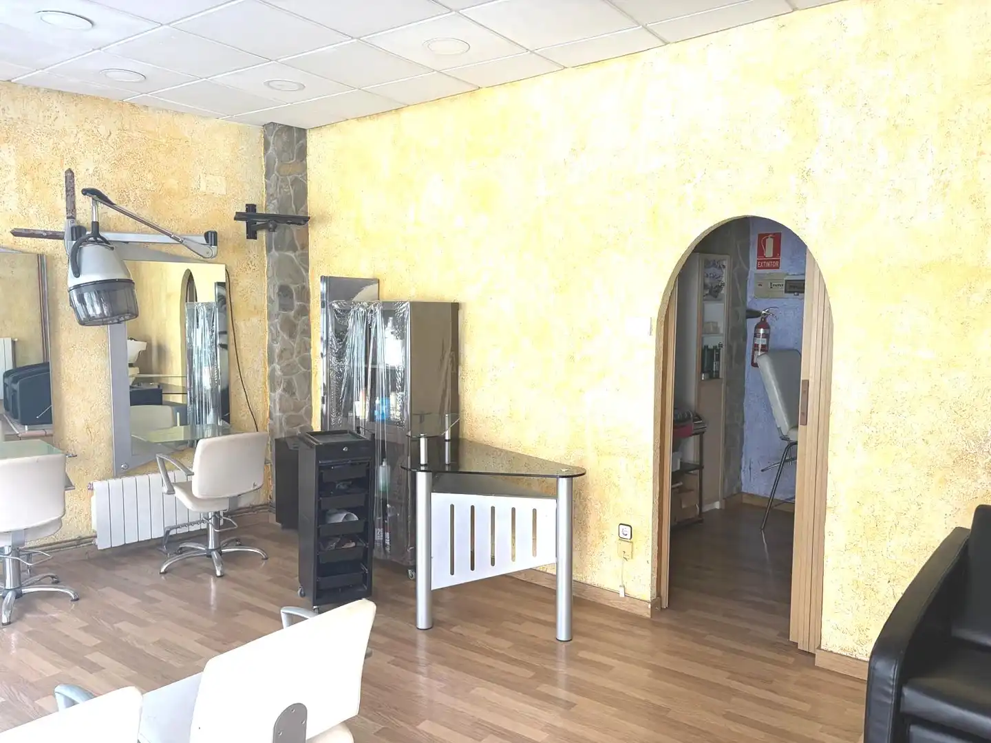 Commercial properties for rent in Monzón  with Air Conditioner