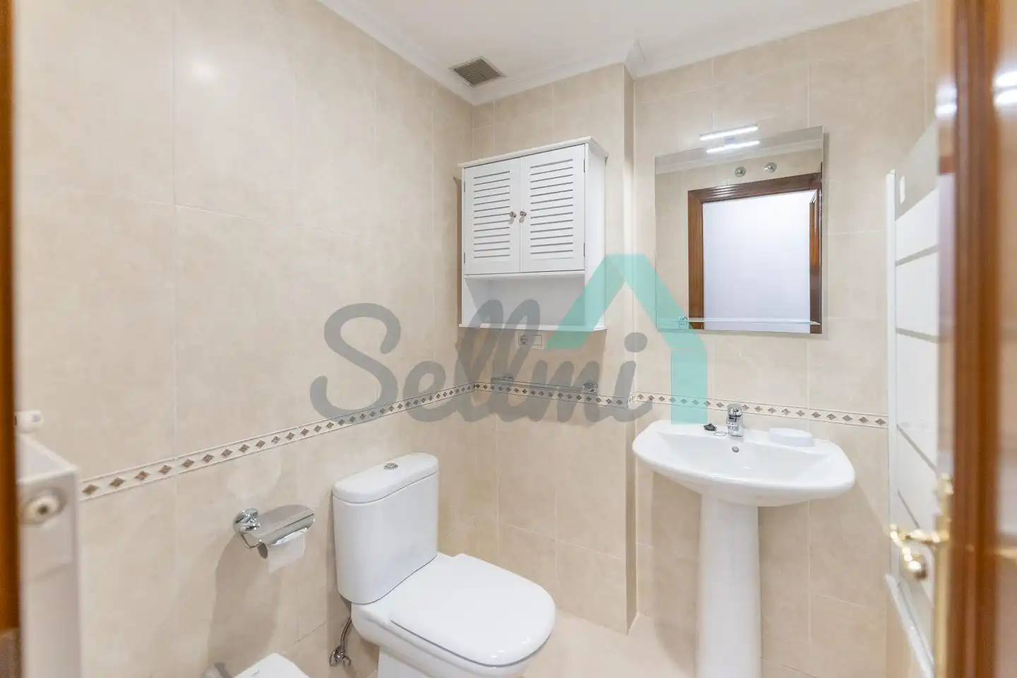 Baño de Piso de alquiler en Oviedo  con Calefacción, Parquet y Terraza