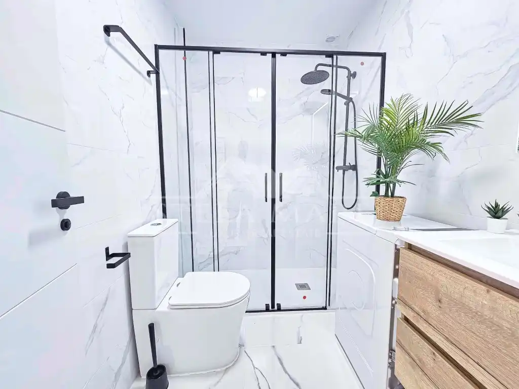Baño de Casa adosada en venta en Nerja con Aire acondicionado, Terraza y Amueblado