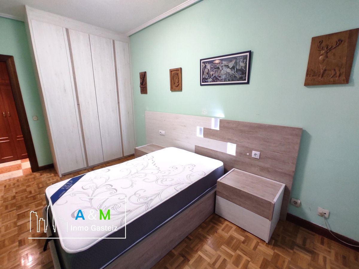 Bedroom of Flat to rent in Vitoria - Gasteiz  with Heating, Parquet flooring and Terrace