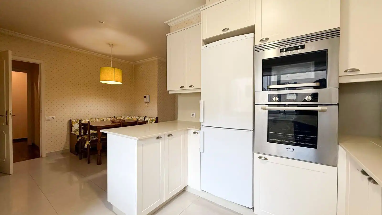 Cocina de Piso en venta en Vigo  con Calefacción, Horno y Lavadora