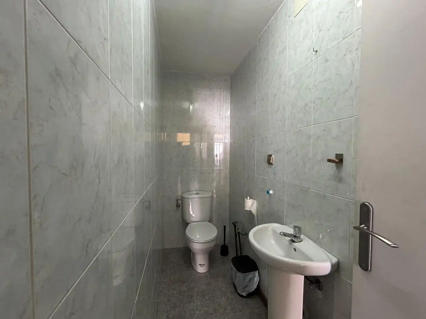 Local comercial en alquiler en Avenida REYES CATOLICOS, imagen 13