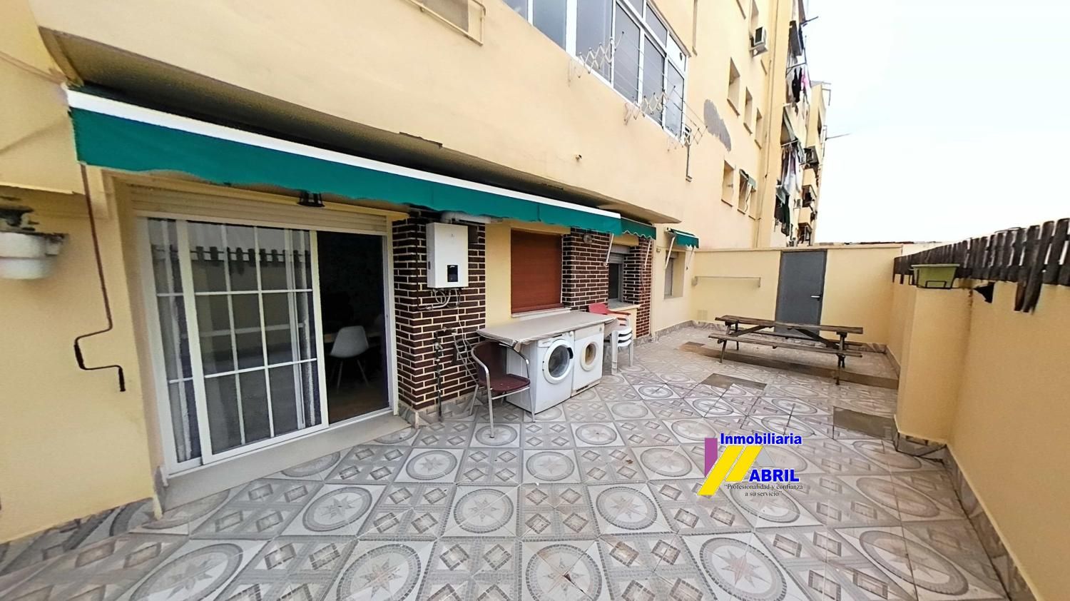 Exterior view of Flat for sale in  Valencia Capital  with Air Conditioner, Terrace and Storage room