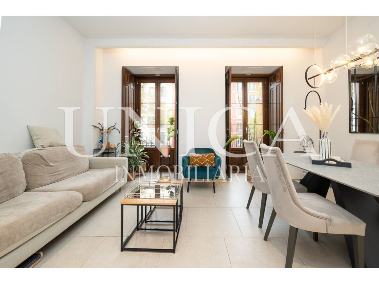Living room of Flat for sale in  Madrid Capital  with Heating and Balcony