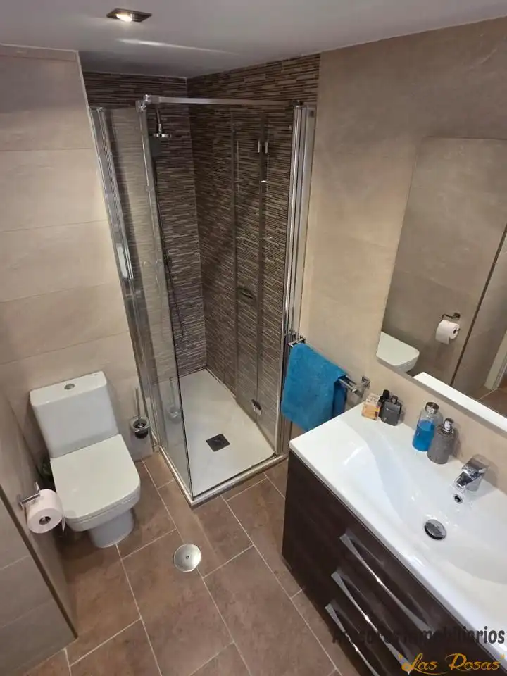 Badezimmer von Wohnung zum Verkauf in Madrid mit Klimaanlage, Heizung und Parkett