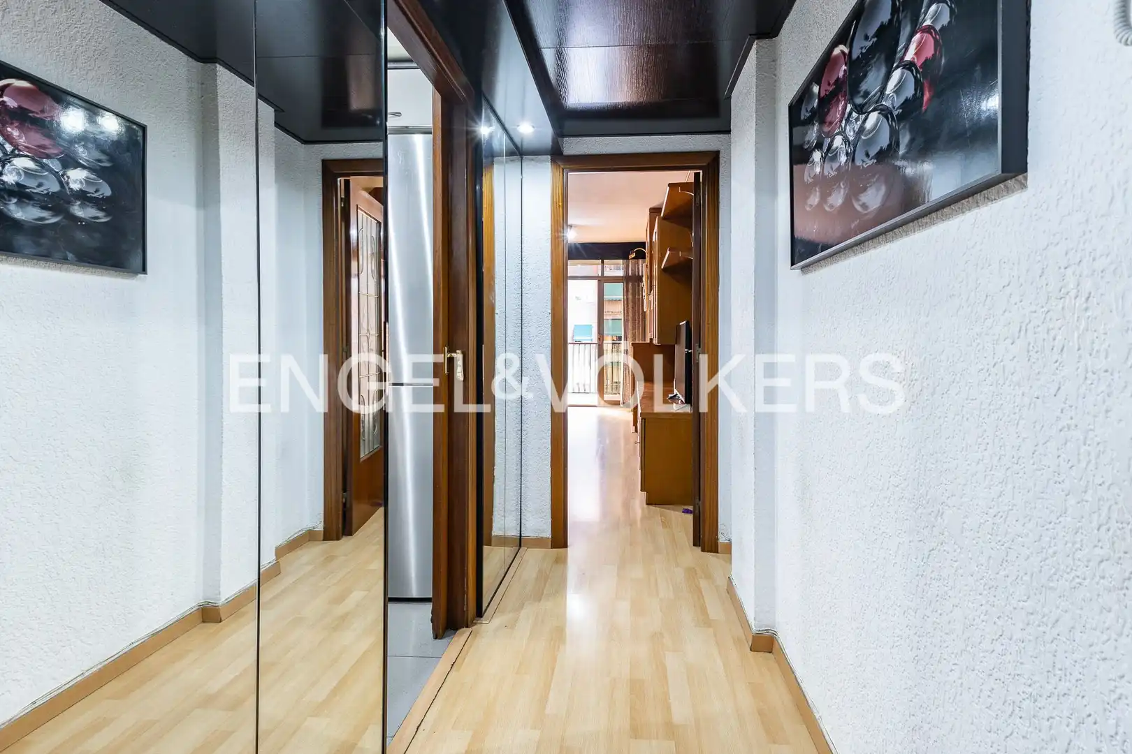 Wohnung zum Verkauf in Barcelona mit Klimaanlage, Heizung und Privatgarten
