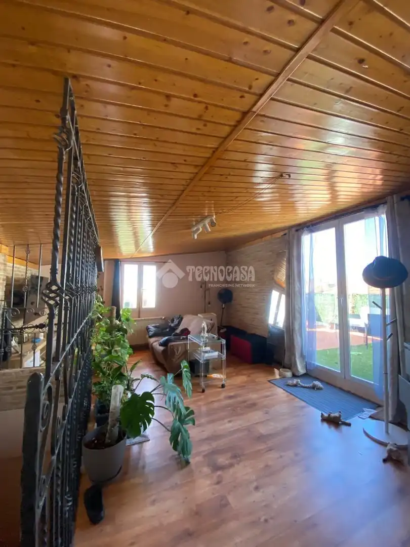 Sala d'estar de Casa adosada en venda en Alaminos amb Terrassa